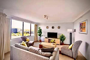 Sky High 3BR Canberra CBD Views Pool & Gym